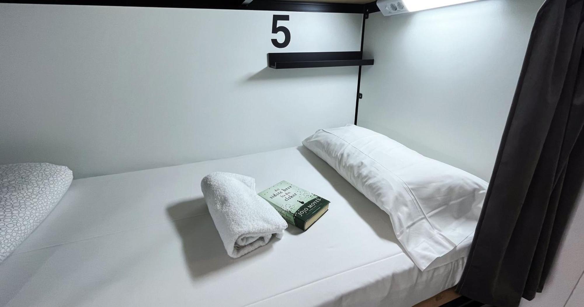 Bed 6-Bed Dormitory Room