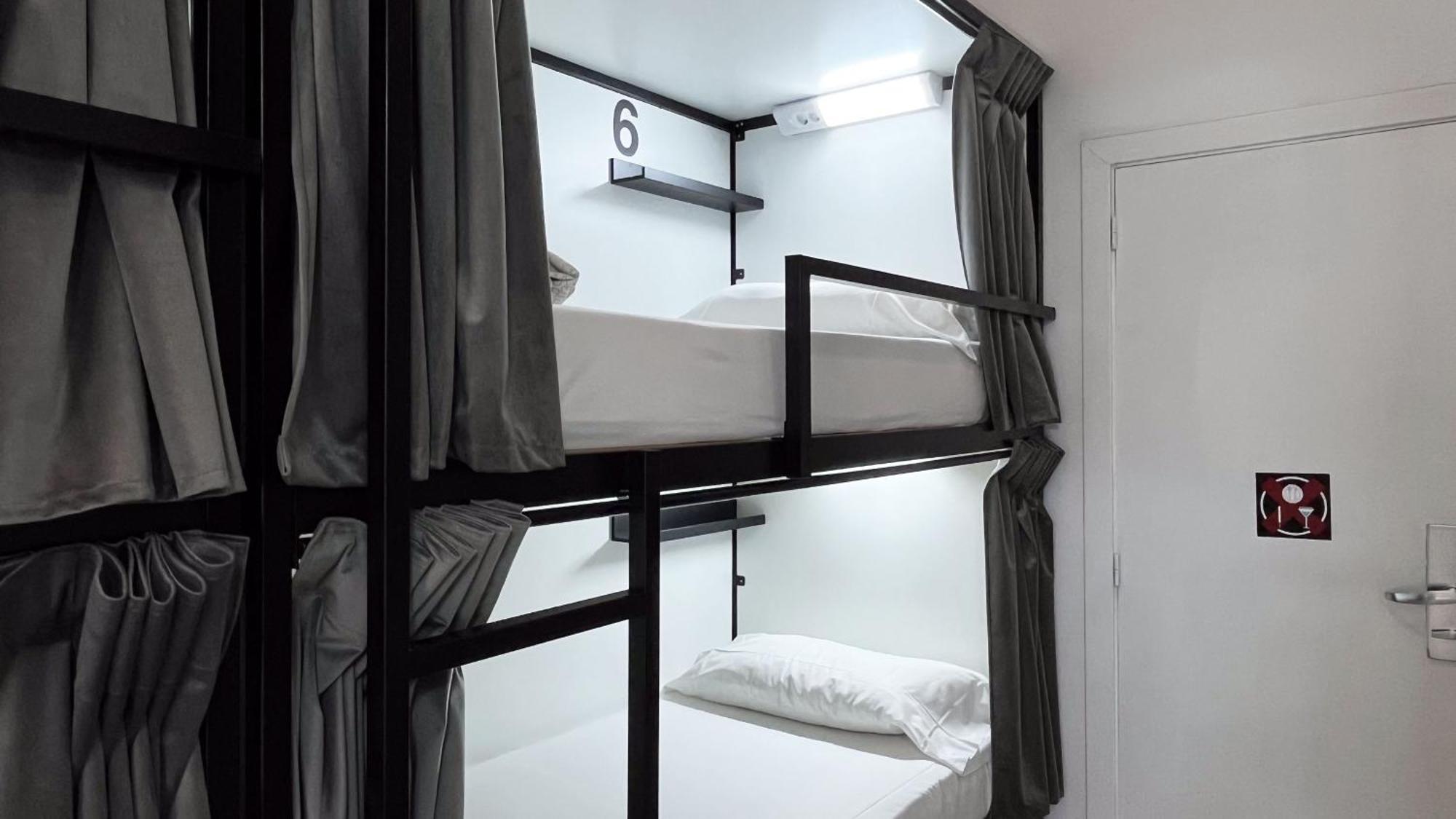Bed 6-Bed Dormitory Room