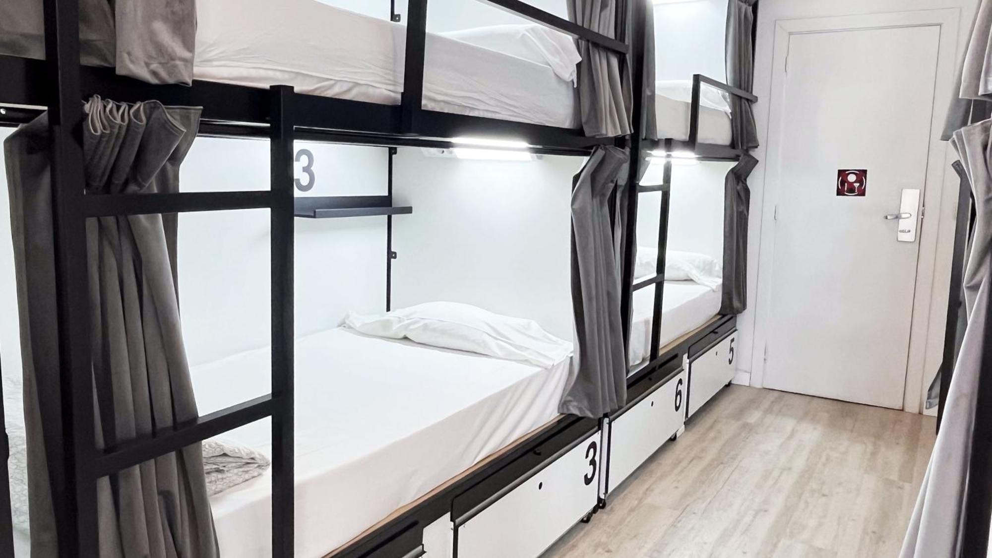 Bed 6-Bed Dormitory Room