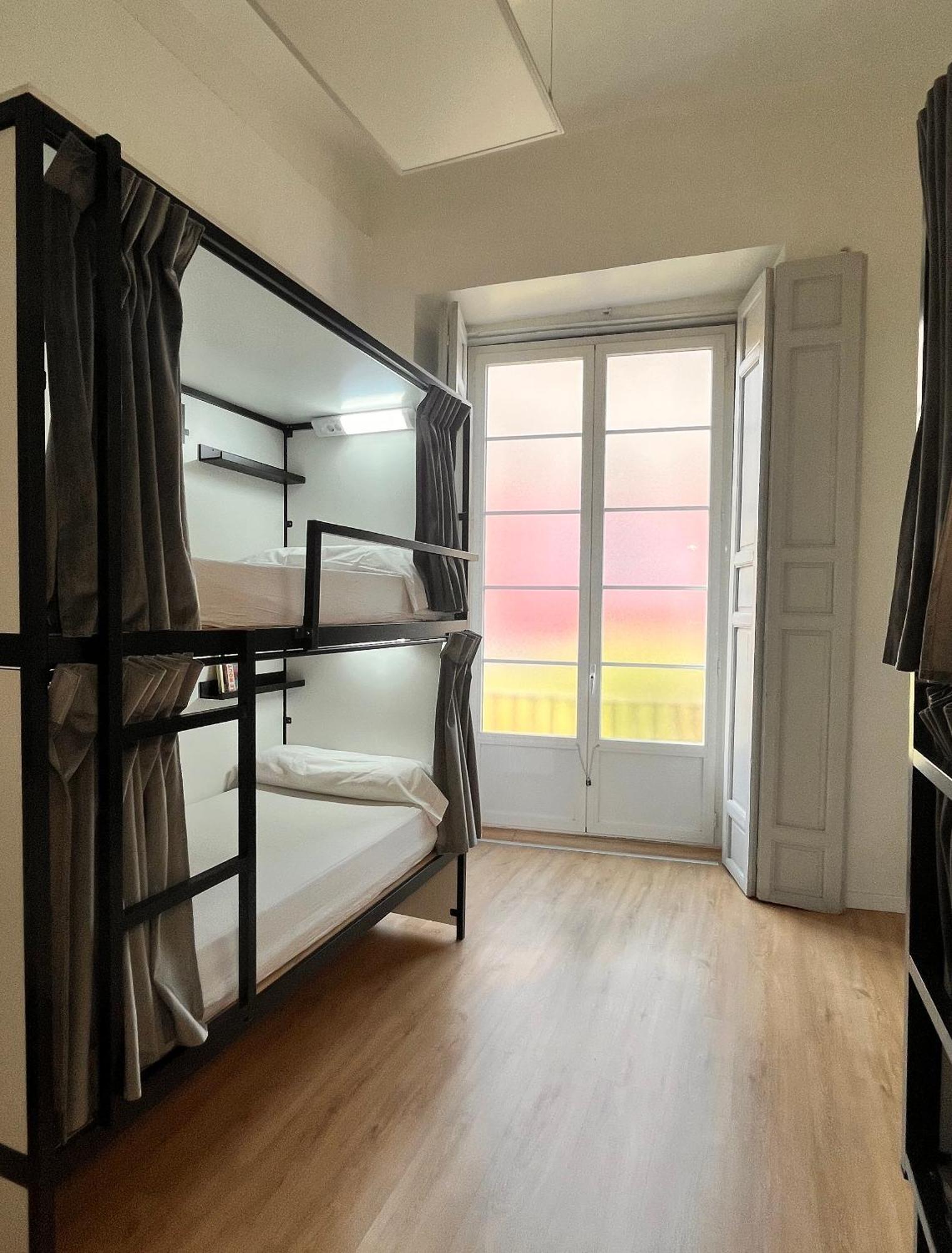 Single Bed 4-Bed Dormitory Room