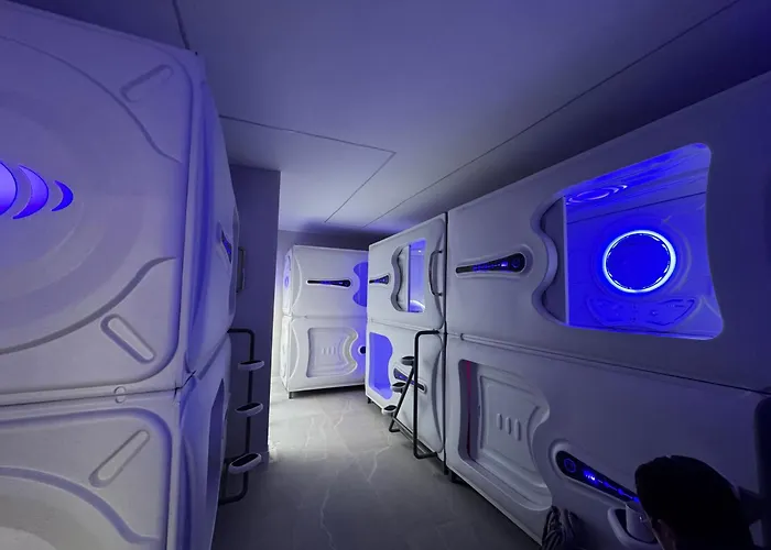 Hostel Space Capsule Madri